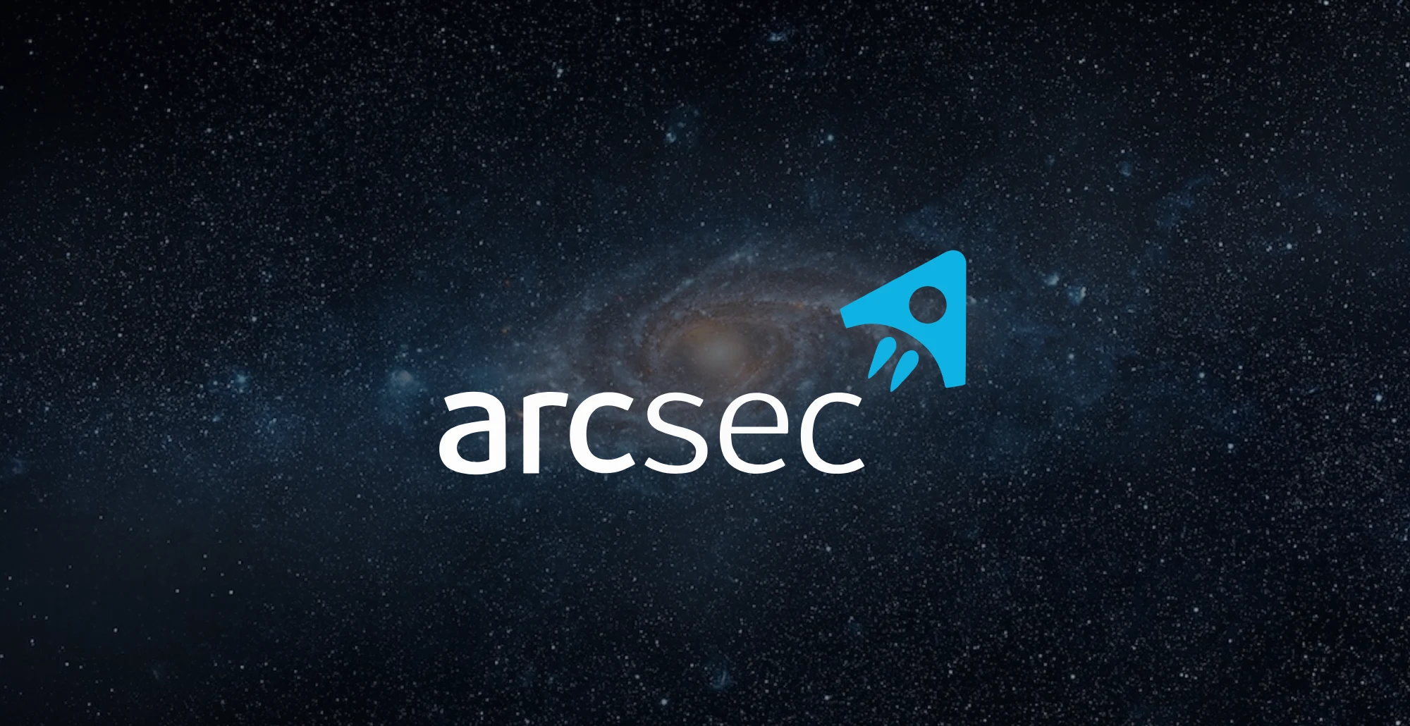 Logo van Arcsec op een sterrenhemel met een spiraalvormig sterrenstelsel